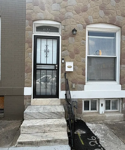 2105 E Federal St — Photo 1