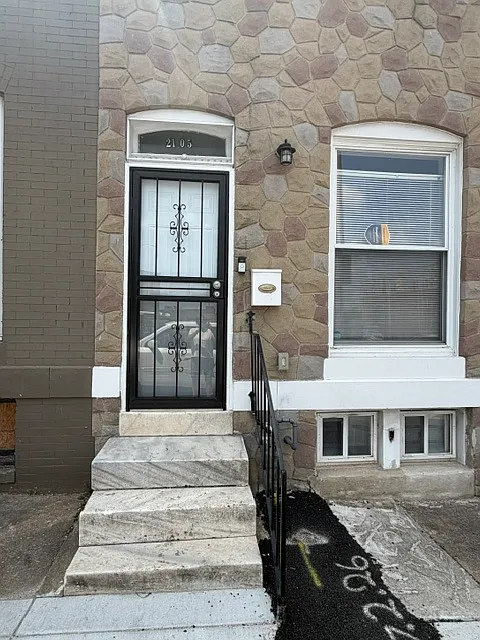 2105 E Federal St