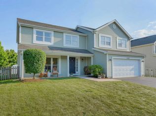 27W157 Walnut Dr, Winfield, IL 60190