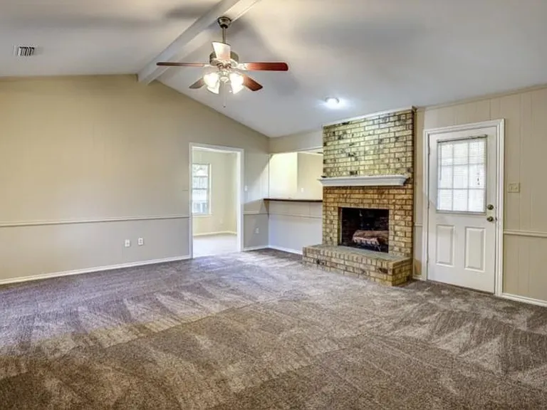 102 Teakwood Dr — Photo 4