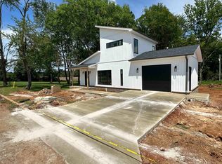 202 E Lakeshore Dr, Muscle Shoals, AL 35661