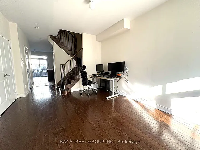 9 Strawflower Mews — Photo 2