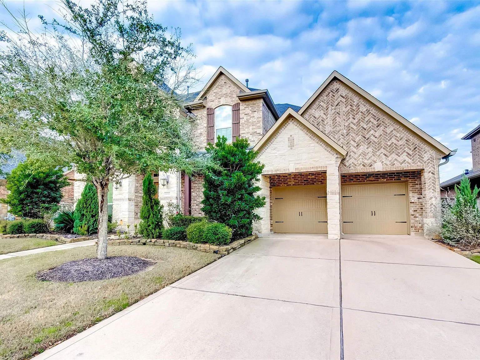 5 bed, 4.5 bath, 4200 sqft, $4,150 — Photo 2