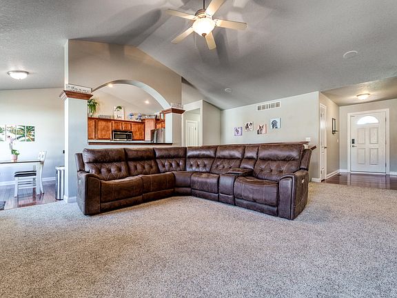 2nd image of 675 SE Carefree Ln