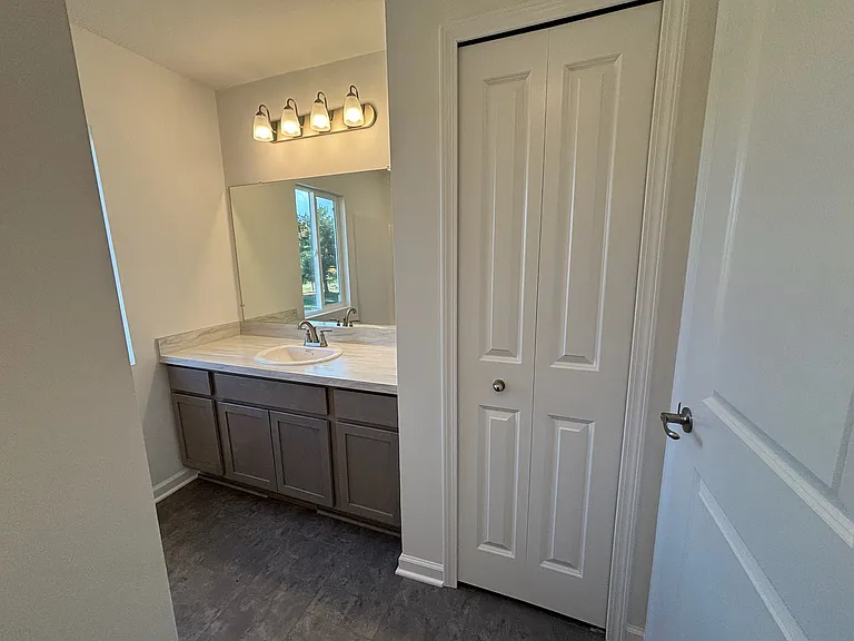 1045 Rebecca St — Photo 14