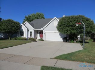 132 Rutledge Dr, Waterville, OH 43566