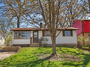 1111 Villa Vista Dr, Round Lake Beach, IL 60073
