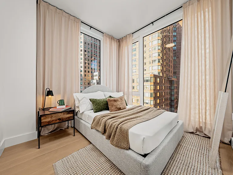 250 W 49th St #52001 — Photo 13