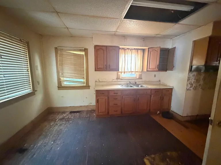 829 E McClure Ave — Photo 13