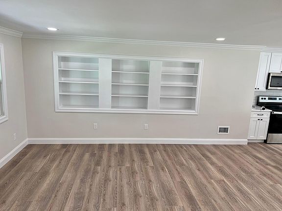 5th image of 37 Patricia Ln