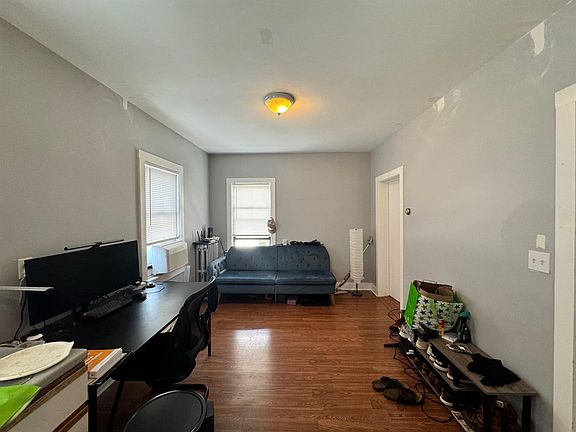 2nd image of 564 Putnam Ave #2R