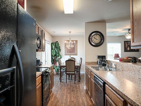 4th image of 304 Salkahatchie St