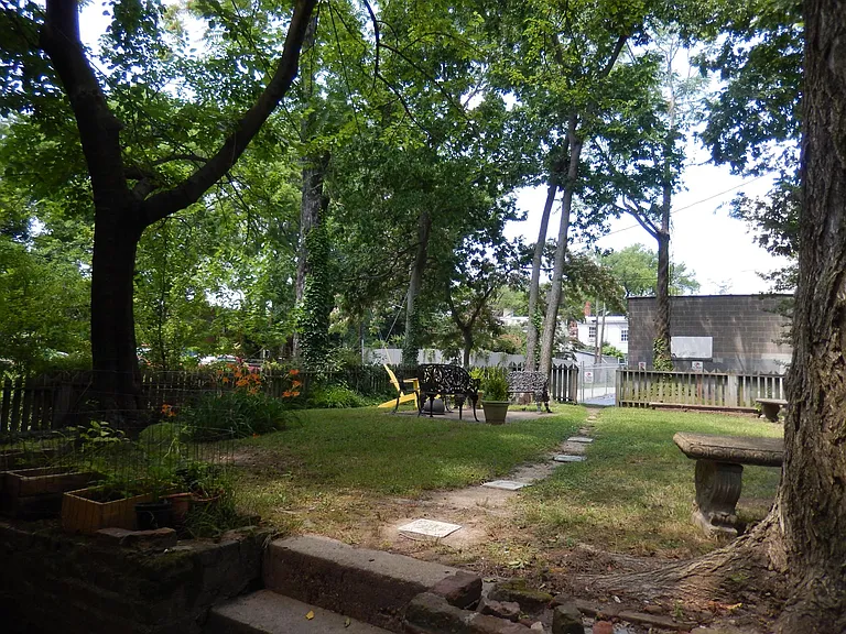 106 S Pine St — Photo 32