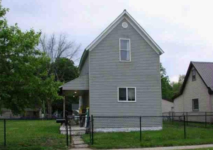 1st image of 571 E 3rd St