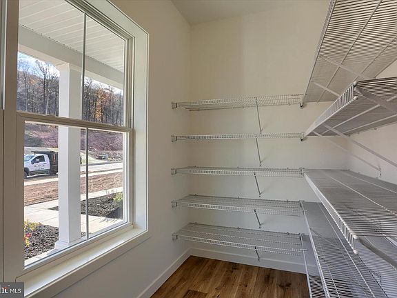 5th image of 183 W Stewart Ct