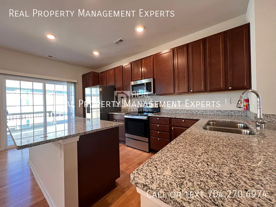 **Coming Soon**Beautiful 3br 2.5ba Townhouse In Charlotte! — Photo 3