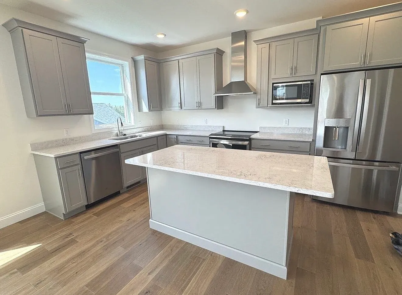 5 bed, 2968 sqft, $5,200 — Photo 3