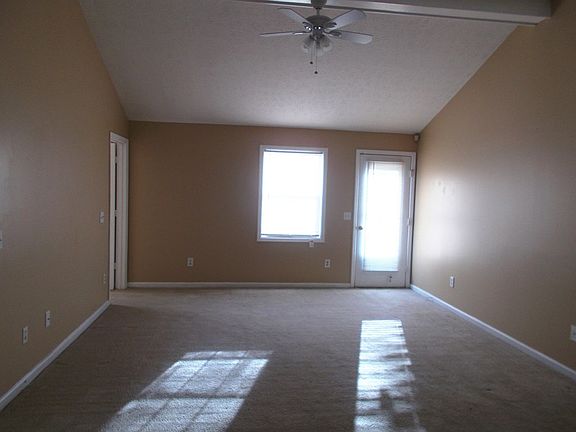 3rd image of 20 Lexington Cir