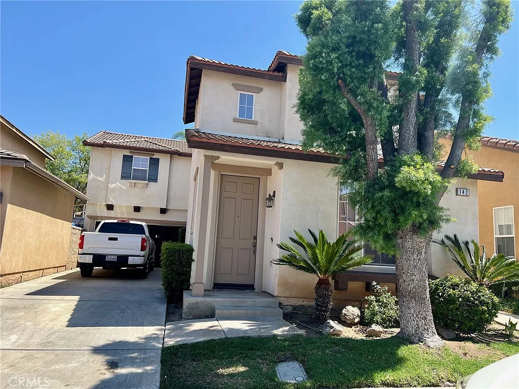 4 bed, 2.5 bath, 2184 sqft, $4,200 — Photo 2