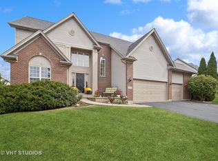 743 Lake Ridge Dr, South Elgin, IL 60177