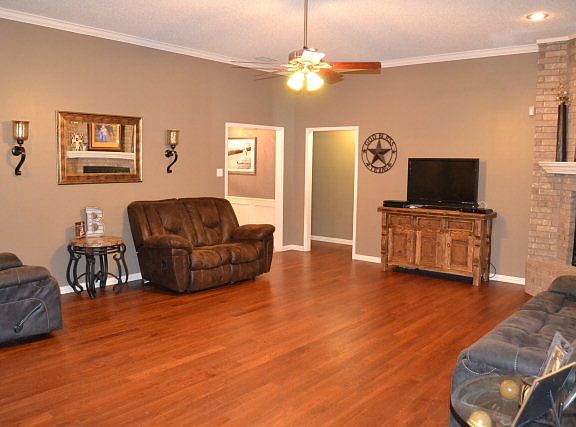 3rd image of 3230 Forest Hill Dr
