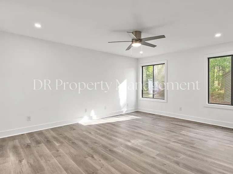 821 Castaways Trl — Photo 16