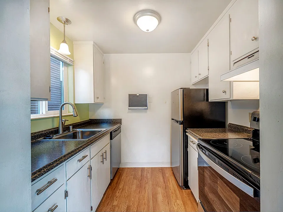 3930 Linden Ave N #202