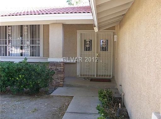 3rd image of 3610 Chama Ave