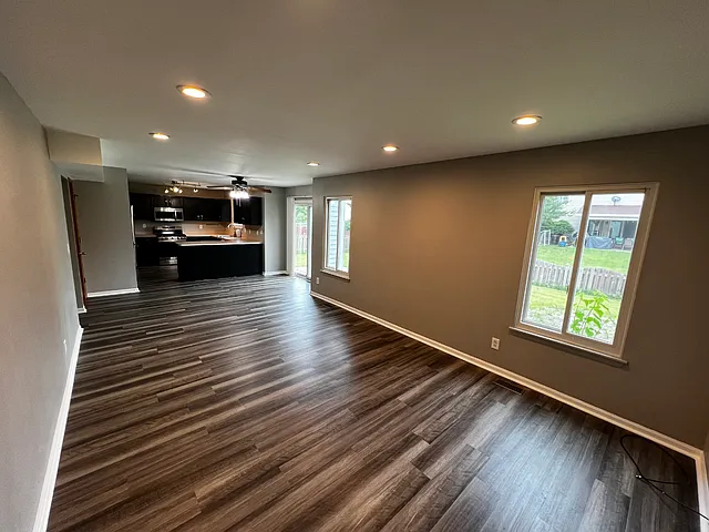443 Rachel Cir — Photo 3