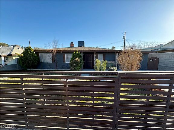 3rd image of 1712 Sweeney Ave