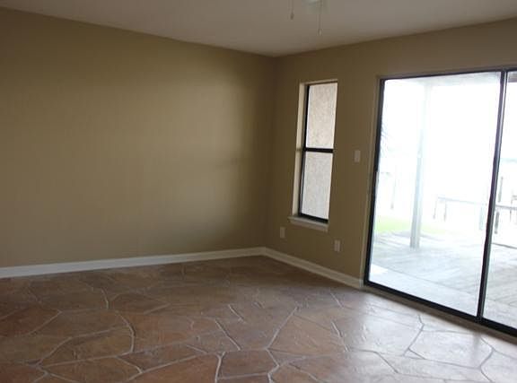 5th image of 810 Eglin Pkwy NE Unit 5