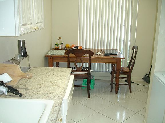 5th image of 1111 Boxwood Dr APT C