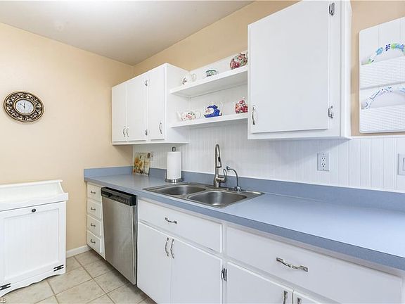 4th image of 1003 Lake Ave
