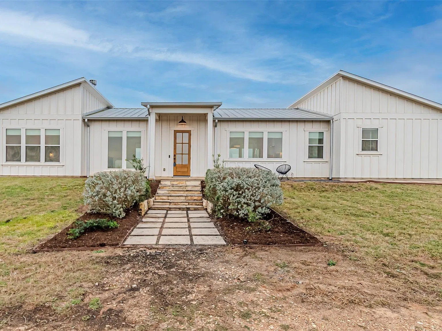 3 bed, 3.5 bath, 2173 sqft, $3,250 — Photo 2