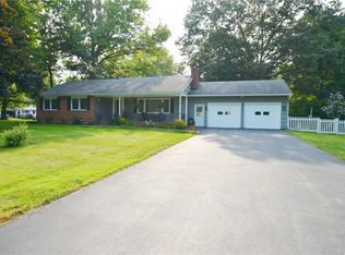 42 Sandle Dr, Fairport, NY 14450