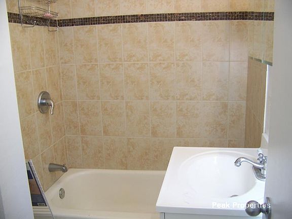 5th image of 2065 N Hoyne Ave APT 1
