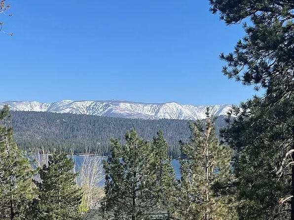 39405 Garden Pl, Fawnskin, CA 92333