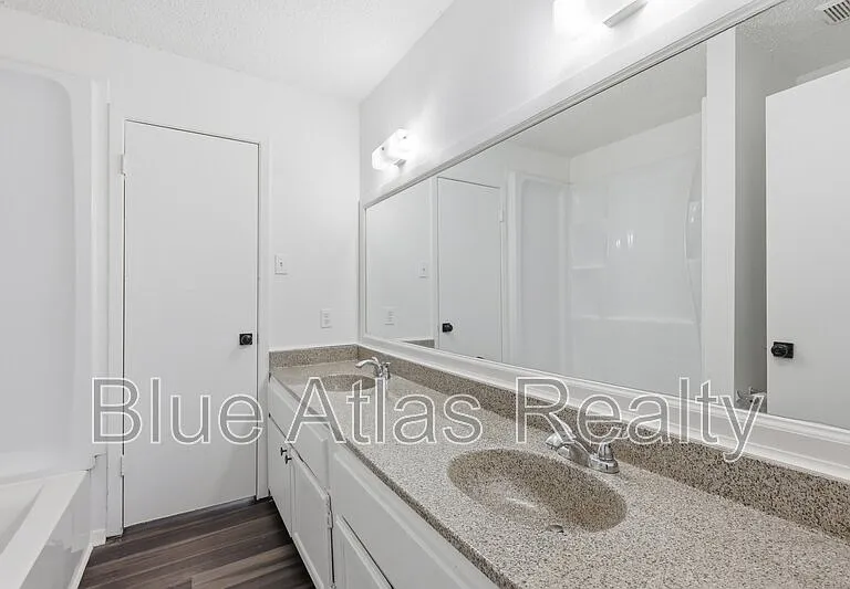 2718 Wimbledon Ct #C — Photo 11