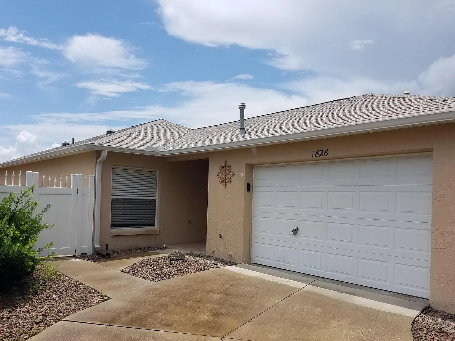 1826 Athens Ln — Photo 1