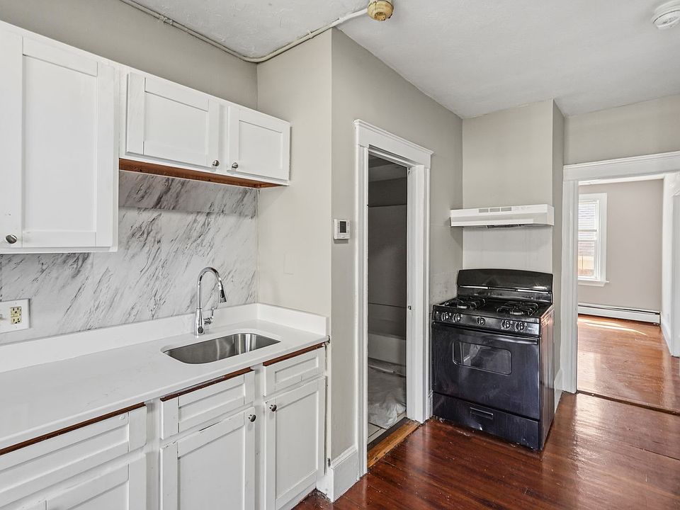 1st image of 134 Rathbun St APT 3