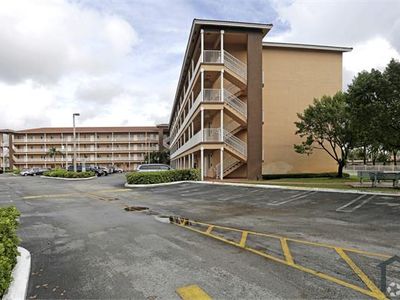 17350 NW 67th Ave APT 102, Hialeah, FL, 33015