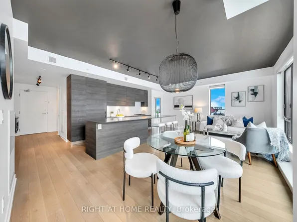 530 Indian Grv Unit 613, Toronto, ON M6P 0B3