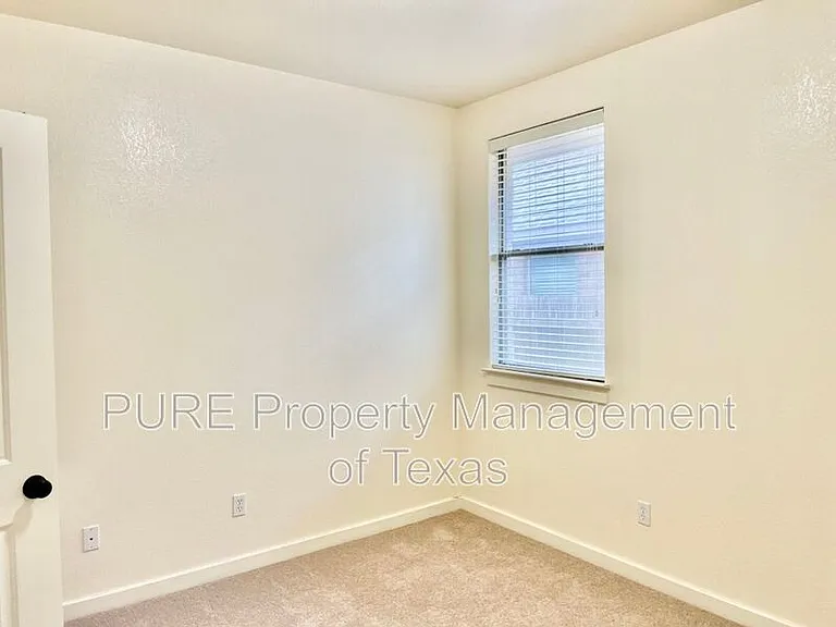 4718 Madrid Dr — Photo 13