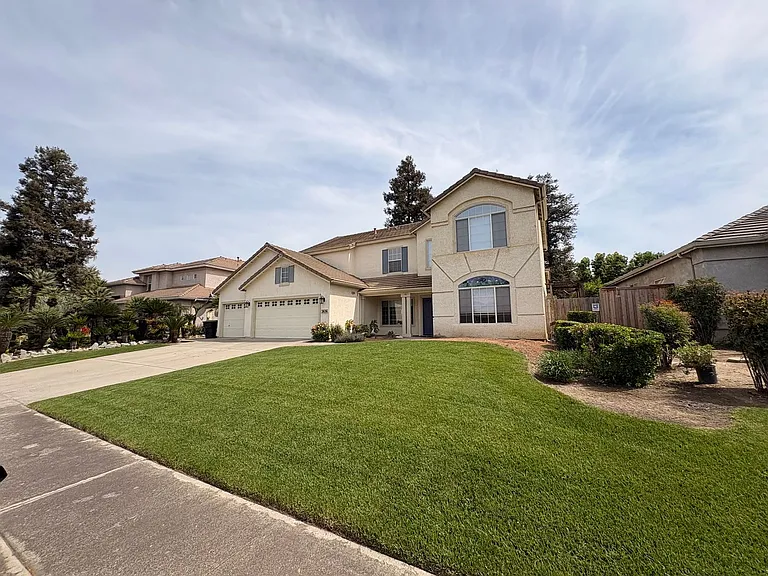 2636 S Peppertree St — Photo 2