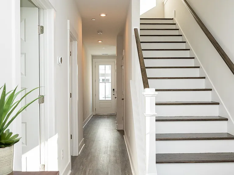 553 Cooper Village Ln — Photo 3