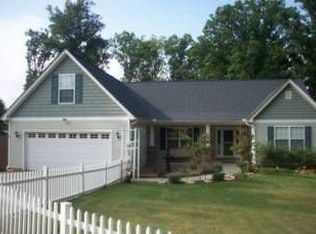 106 Burl Hollow Ln, Greer, SC 29651