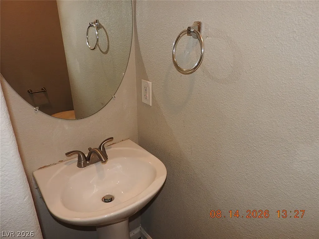 3 bed, 2.5 bath, 1190 sqft, $1,725 — Photo 4