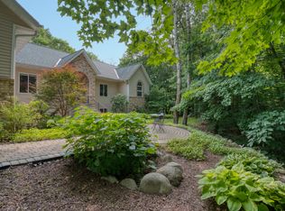 762 Valley Forge Dr, Slinger, WI 53086