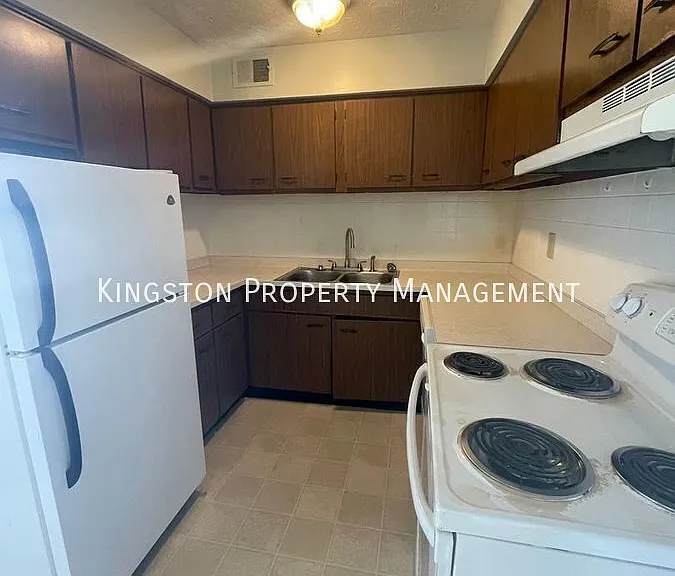 100 Summit Dr #8 — Photo 2