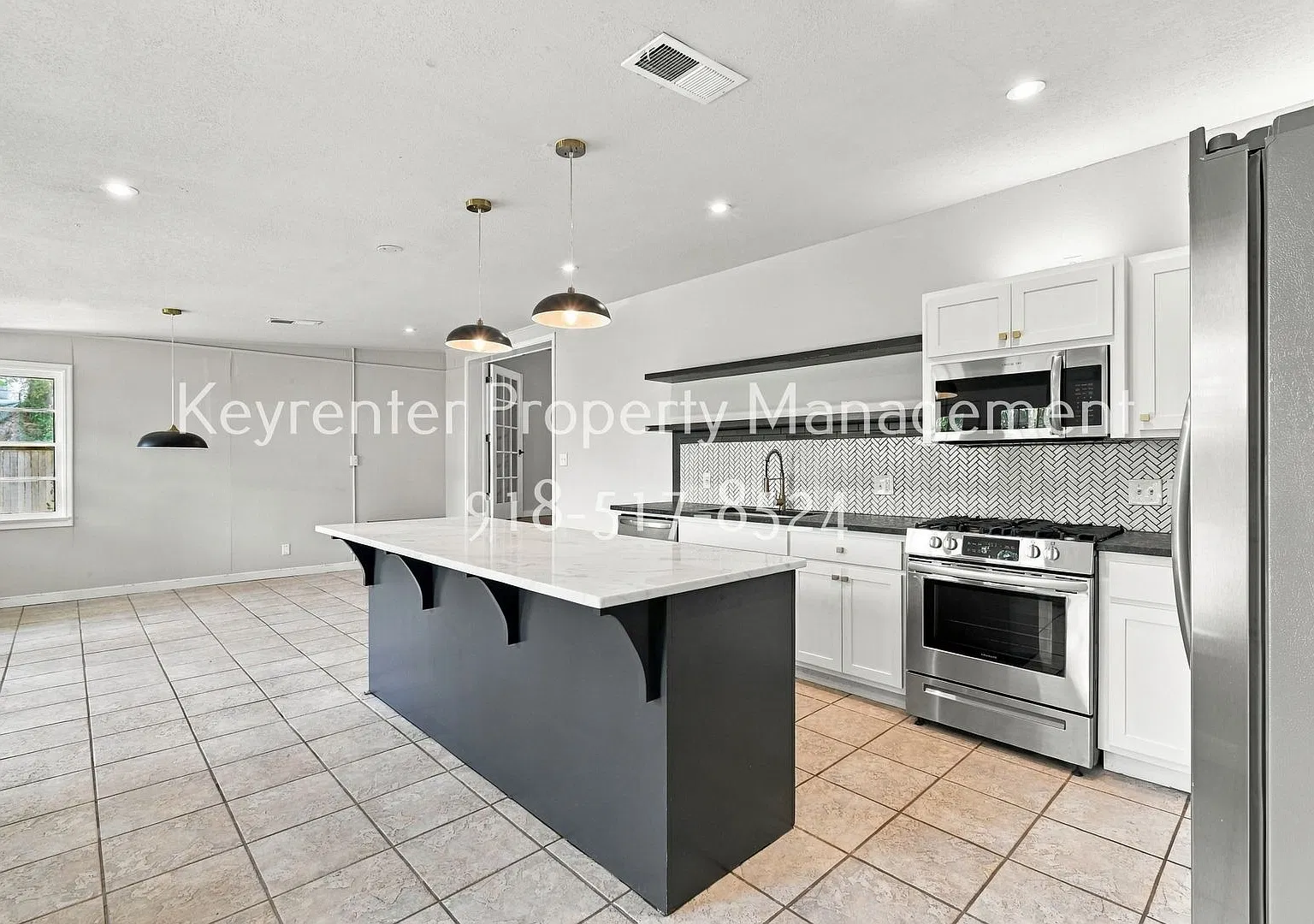 Prime Location! 3 bed/ 2 bath! Close to Riverside & Brookside — Photo 2